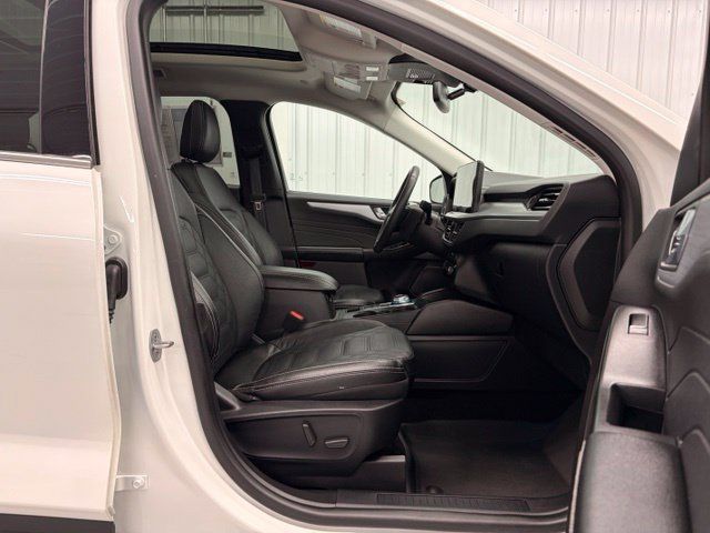 Used 2024 Ford Escape Platinum w/ Premium Technology Package AWD/4WD image 11