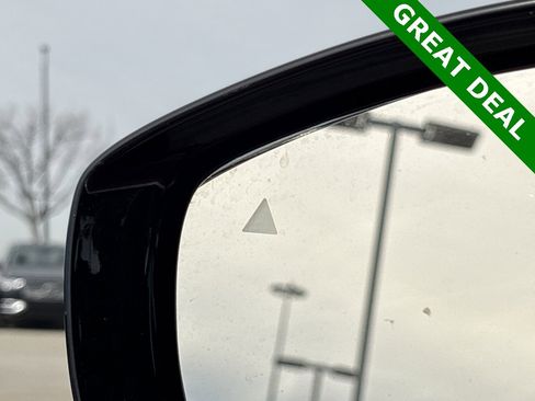 Used 2025 Chrysler Pacifica Select image 10