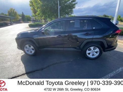 Used 2021 Toyota RAV4 XLE w/ Convenience Package AWD/4WD image 5