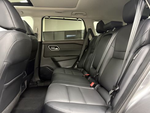 Used 2021 Nissan Rogue SV w/ Premium Package FWD image 15