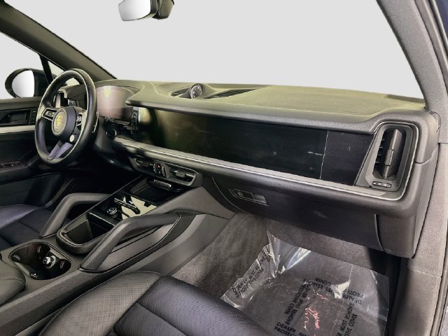 Used 2024 Porsche Cayenne AWD/4WD image 29