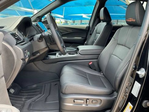 Used 2025 Honda Passport TrailSport image 11