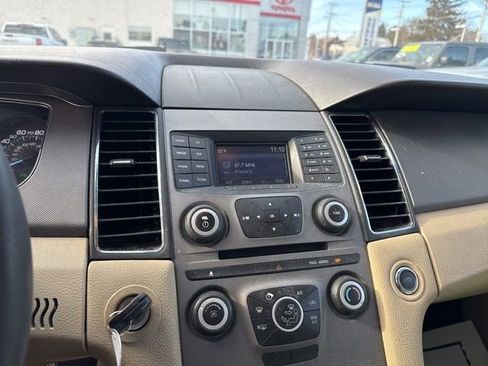 Used 2018 Ford Taurus SE image 8