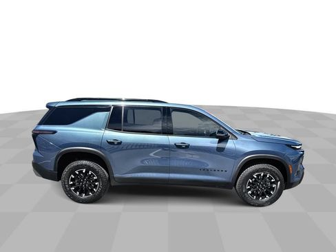 Used 2025 Chevrolet Traverse Z71 w/ LPO, Illumination Package AWD/4WD image 9