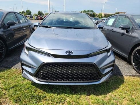 Used 2025 Toyota Corolla SE FWD image 2