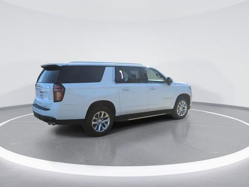 Used 2023 Chevrolet Suburban Premier image 8