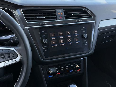 Used 2024 Volkswagen Tiguan SE image 20