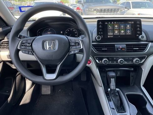 Used 2019 Honda Accord EX image 10