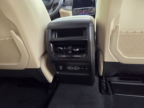 Certified 2024 Jeep Grand Cherokee Limited w/ Luxury Tech Group II image 27