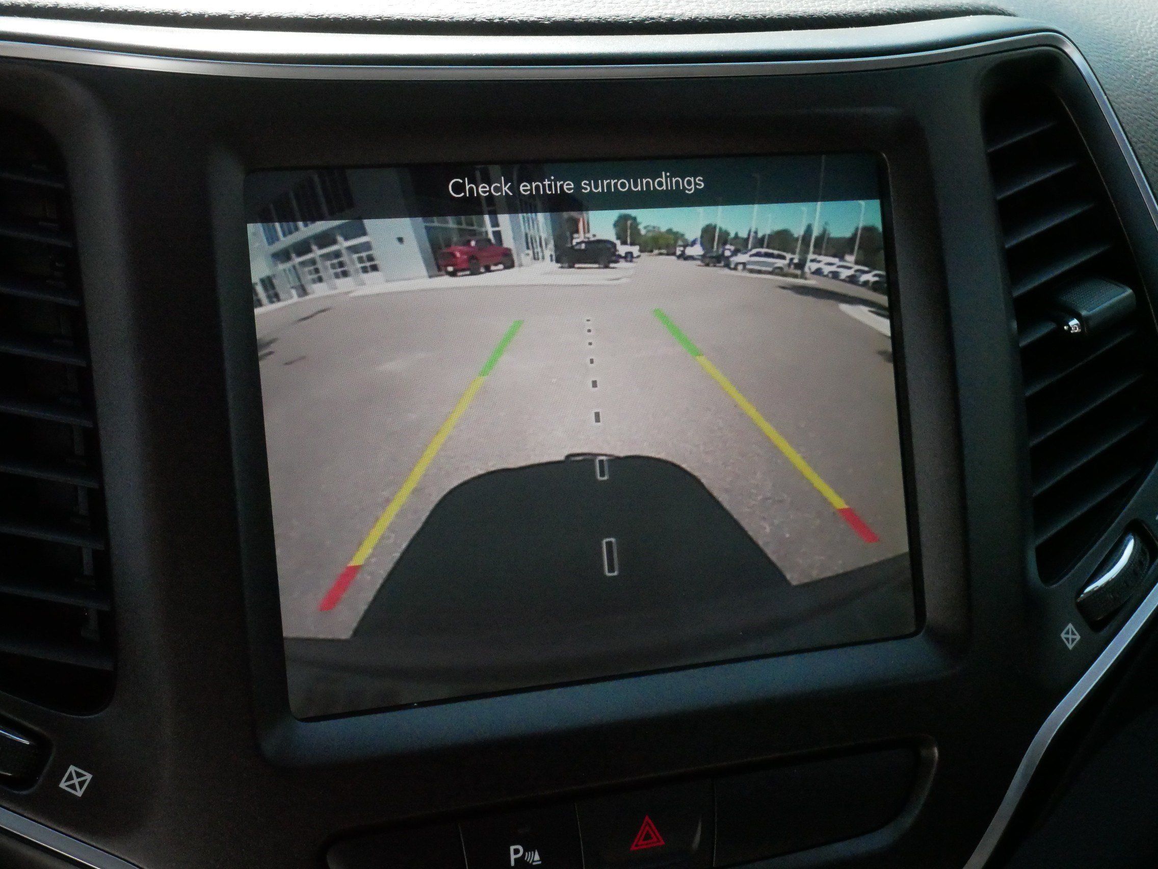 Used 2019 Jeep Cherokee Trailhawk AWD/4WD image 30