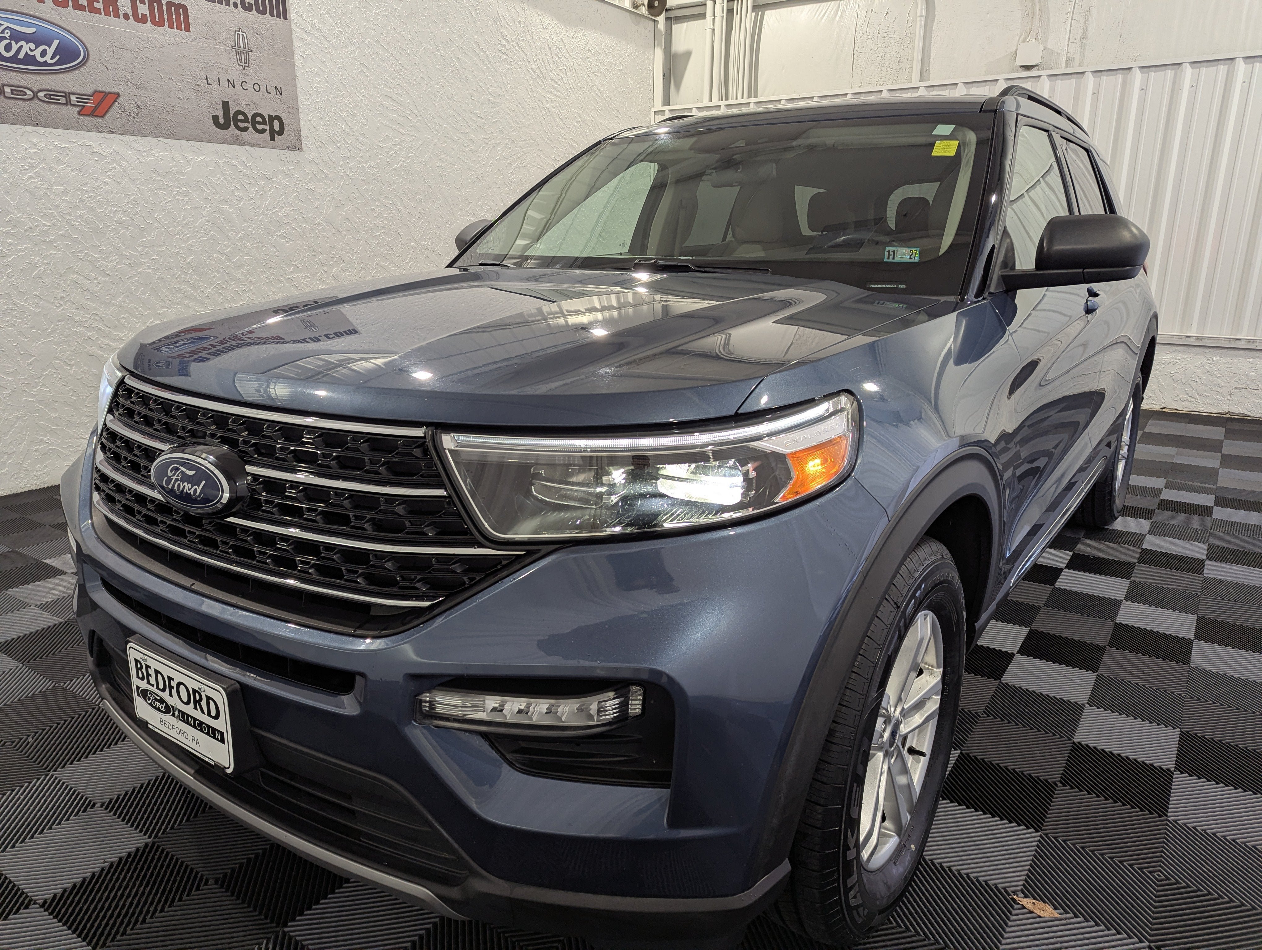 Used 2020 Ford Explorer XLT w/ Equipment Group 202A AWD/4WD image 3