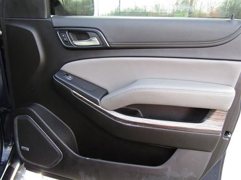 Used 2019 Chevrolet Suburban LT w/ LT Signature Package image 38