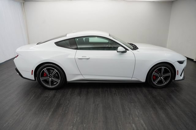 Used 2025 Ford Mustang Coupe RWD image 6