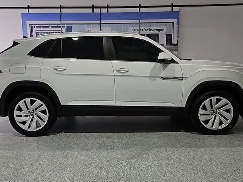 Certified 2023 Volkswagen Atlas Cross Sport SE w/ Panoramic Sunroof Package FWD image 9