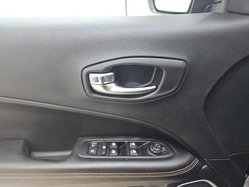 Used 2019 Jeep Compass Limited image 27