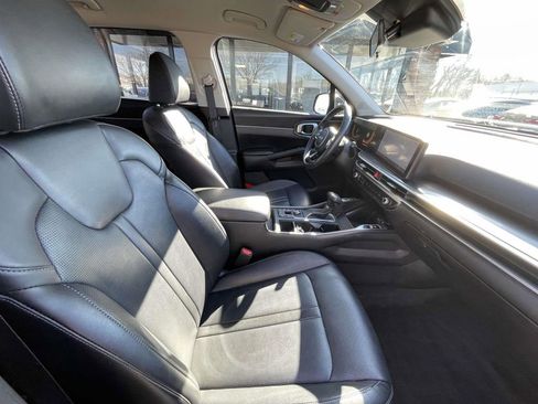 Used 2024 Kia Sorento S image 15