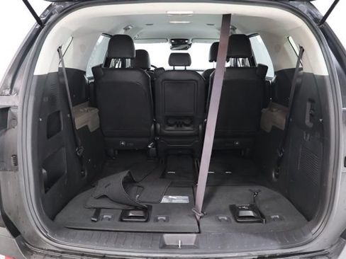 Used 2025 Kia Carnival FWD image 33