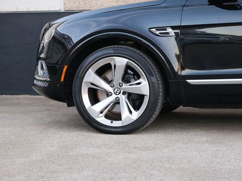Used 2018 Bentley Bentayga image 8