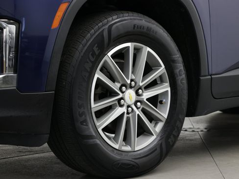Used 2023 Chevrolet Traverse LT FWD image 8