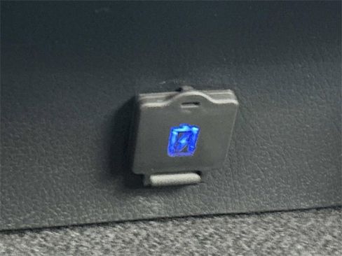 Used 2024 Toyota Camry SE image 21