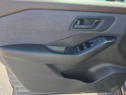 Used 2023 Nissan Rogue S FWD image 17
