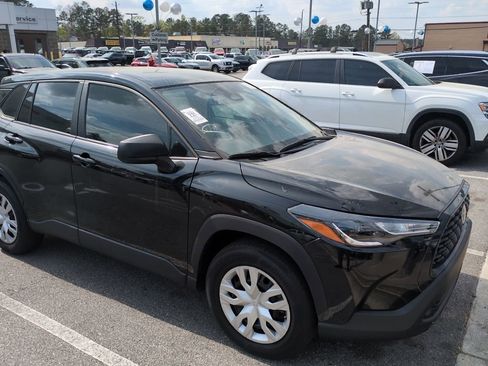 Used 2024 Toyota Corolla Cross L FWD image 2