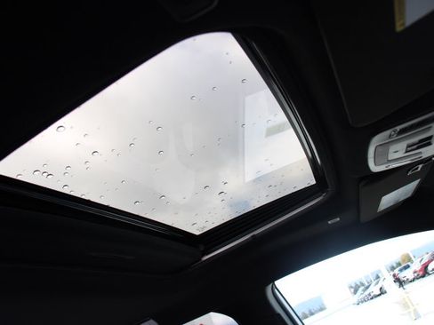 Certified 2025 Toyota Sienna Limited image 22