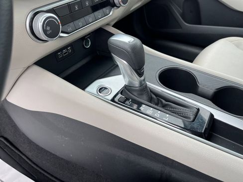Used 2025 Nissan Altima 2.5 SV FWD image 41