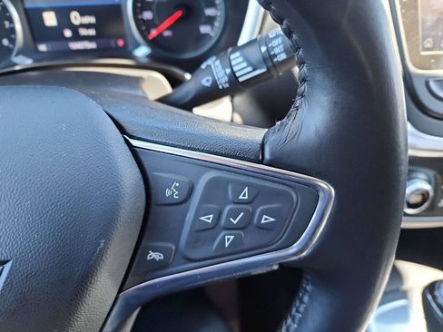 Used 2021 Chevrolet Equinox LT FWD image 16