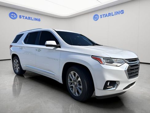 Used 2021 Chevrolet Traverse Premier FWD image 3