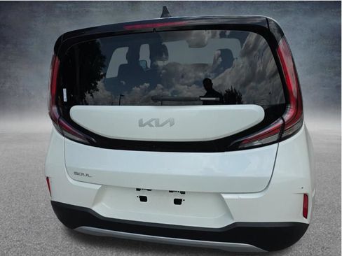 Used 2025 Kia Soul LX w/ LX Technology Package FWD image 10