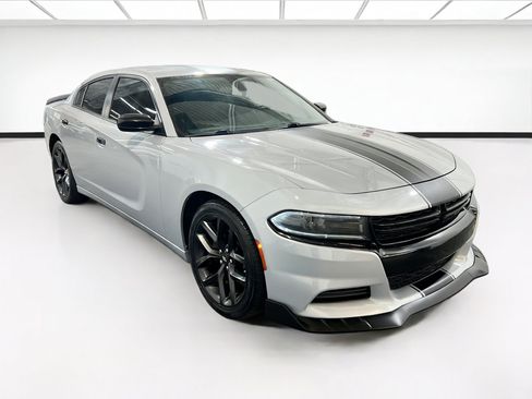 Used 2022 Dodge Charger SXT w/ Blacktop Package RWD image 3