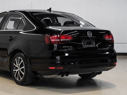 Used 2017 Volkswagen Jetta SE image 15