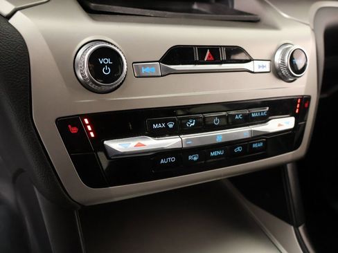 Used 2023 Ford Explorer XLT image 7