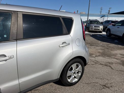 Used 2017 Kia Soul FWD image 5