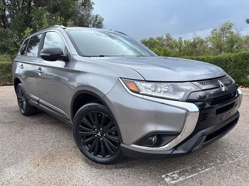 Used 2020 Mitsubishi Outlander LE AWD/4WD image 2