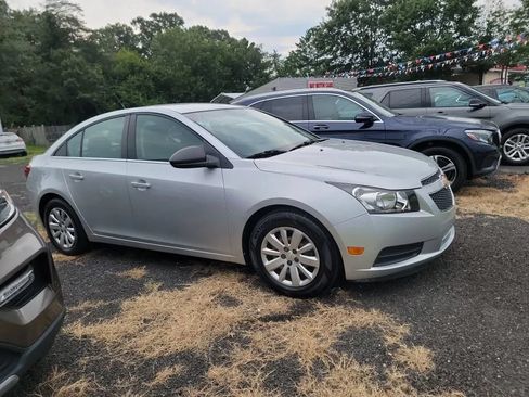Used 2011 Chevrolet Cruze LS w/ Connectivity Package FWD image 3