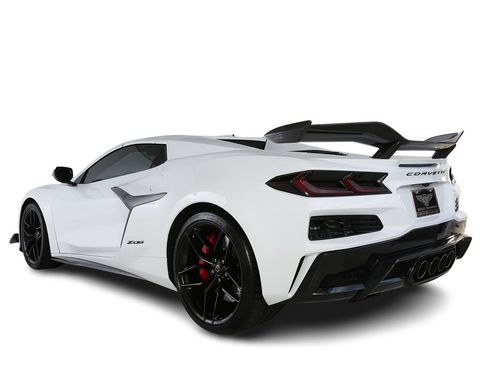 Used 2025 Chevrolet Corvette Z06 RWD image 3