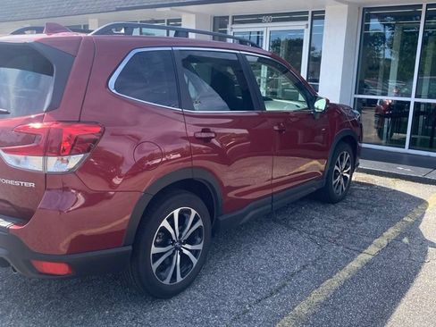 Used 2022 Subaru Forester Limited AWD/4WD image 3
