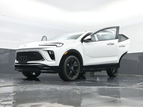 Used 2024 Buick Encore GX Sport Touring image 31