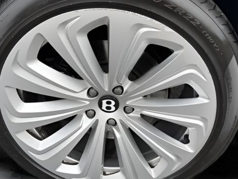 Used 2023 Bentley Bentayga AWD/4WD image 9