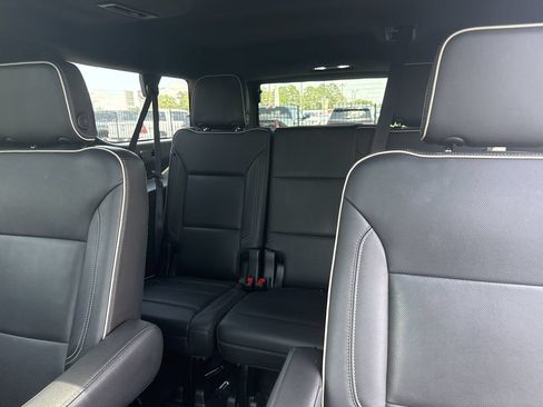 Used 2021 Chevrolet Suburban Premier w/ Premium Package RWD image 28