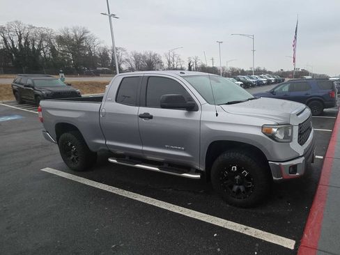 Used 2018 Toyota Tundra SR5 image 3