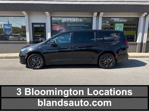 Used 2023 Chrysler Pacifica Touring-L w/ S Appearance Package FWD image 1