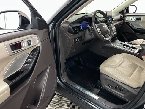 Used 2020 Ford Explorer Platinum image 31