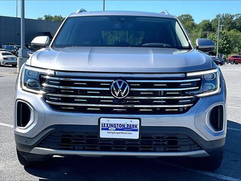 Used 2025 Volkswagen Atlas SEL AWD/4WD image 2