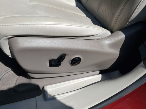 Used 2020 Chrysler Pacifica Touring-L w/ Advanced Safetytec Group FWD image 14