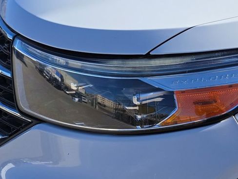 Used 2021 Ford Explorer XLT image 8