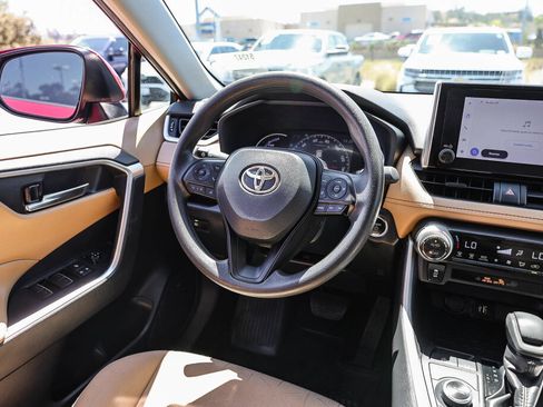 Used 2024 Toyota RAV4 XLE AWD/4WD image 5