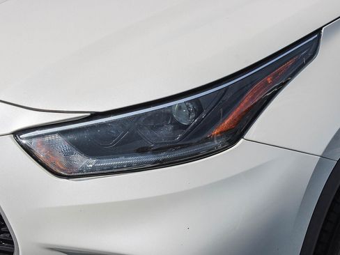 Used 2021 Toyota Highlander L FWD image 5